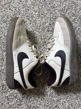 Nike Men’s Low-Top Sneakers - White with burgundy Swoosh